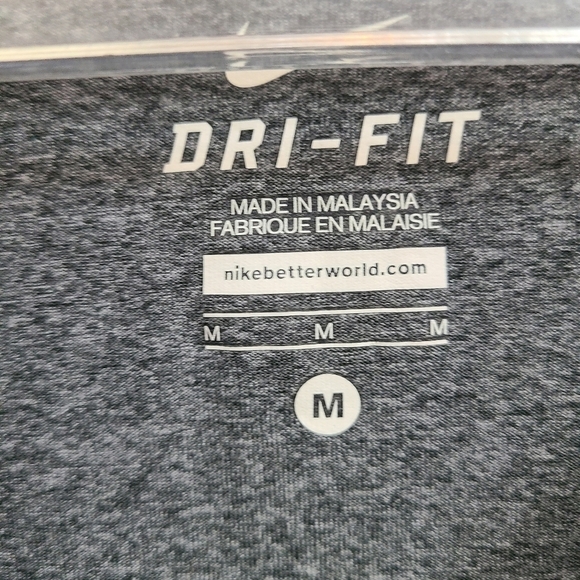 NIKE Dri Fit Reflective We Run 1/4 Zip Gray Jacket Size Medium - Picture 7 of 10